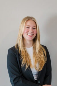 Green Bay Real Estate Agent Headshot Female Madeleine Lundin